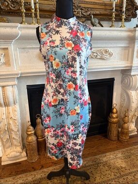 Floral Sleeveless Mock Neck Midi Dress in Light Blue Floral